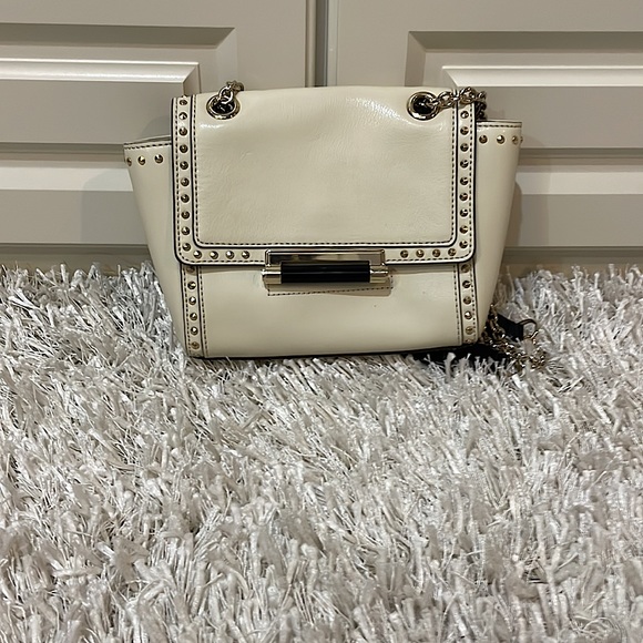 DVF purse. Cream with gold studs. Black handle and gold chain - Picture 7 of 7